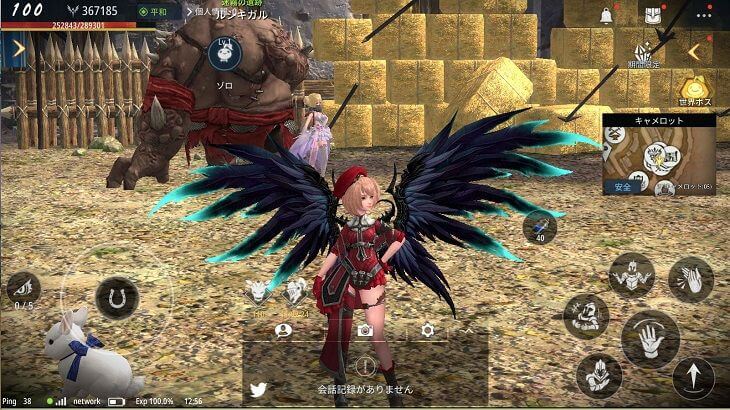 アーサーの伝説の街中に立っている画像